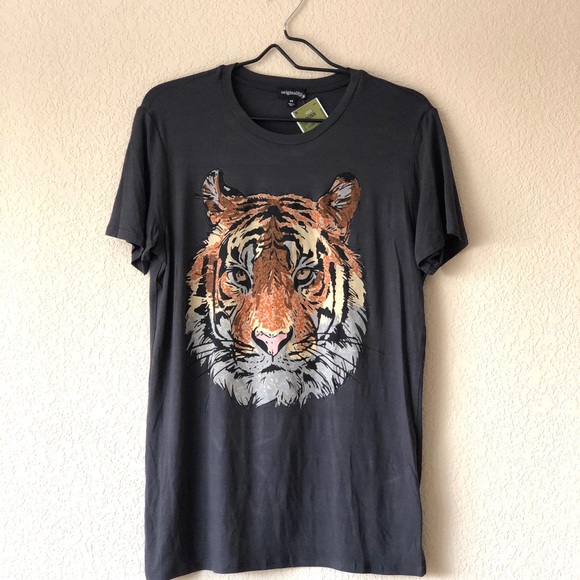 Tops - NWOT gray tiger graphic tee